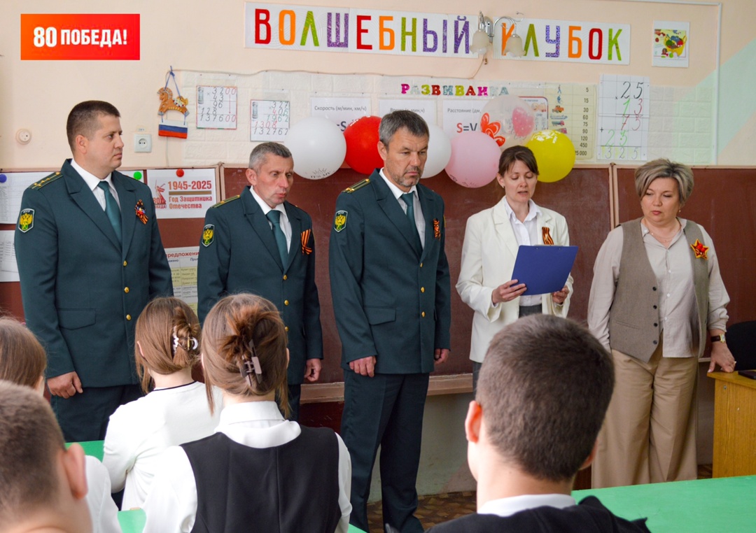 Донецкие таможенники провели для школьников открытые уроки.